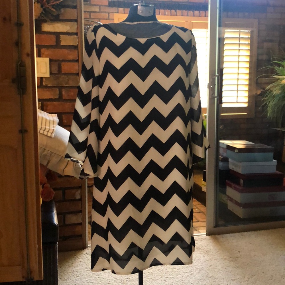 Black White Chevron Tunic Top